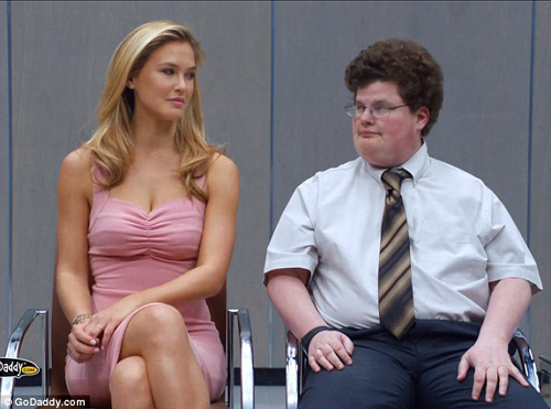 Бар Рафаэли царай муутай, бүдүүн эртэй үнсэлцжээ